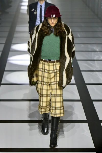 Look 30
